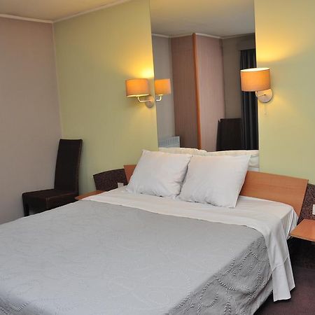 Afrit 28 Hotel Heusden-Zolder Habitación foto