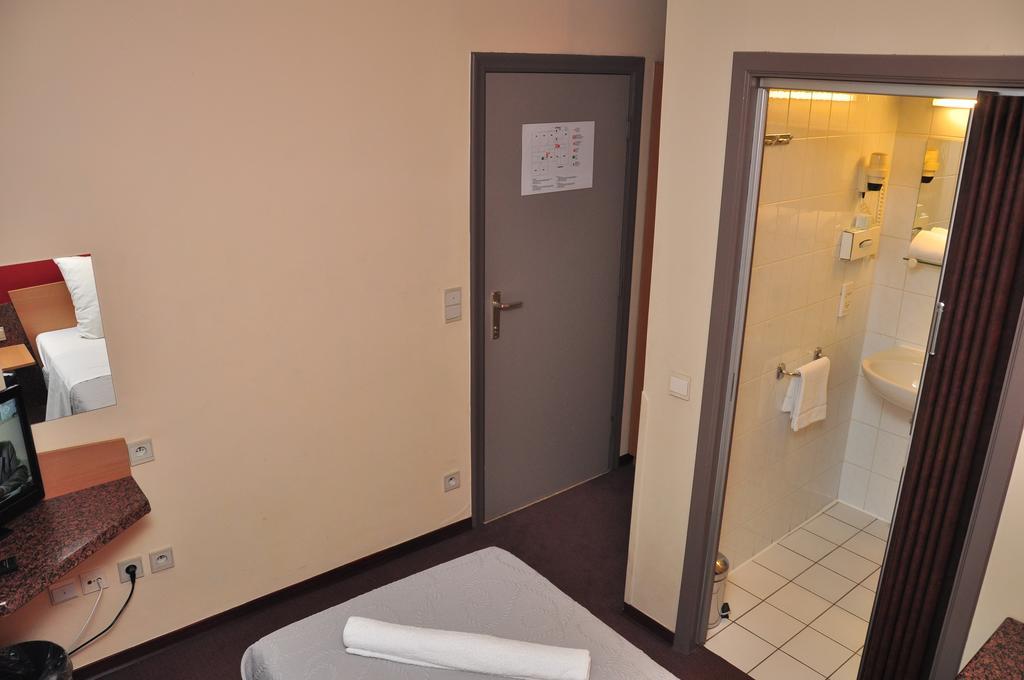 Afrit 28 Hotel Heusden-Zolder Habitación foto