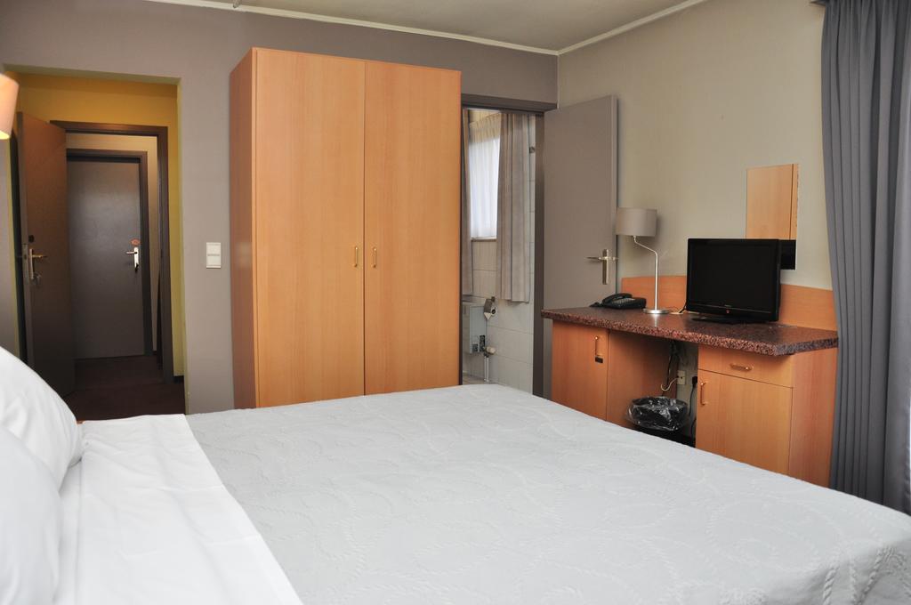 Afrit 28 Hotel Heusden-Zolder Habitación foto