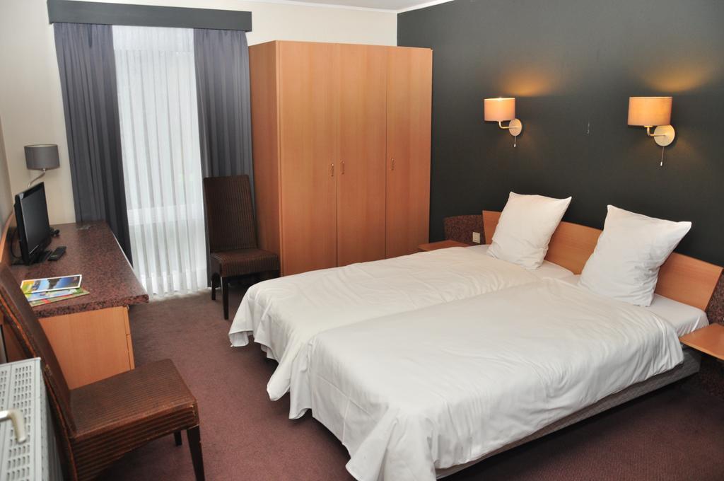 Afrit 28 Hotel Heusden-Zolder Habitación foto